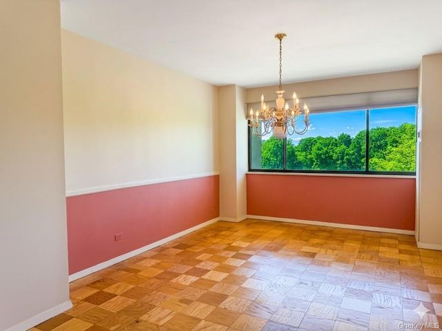 269-10 Grand Central Parkway 4O, Floral Park, NY 11005