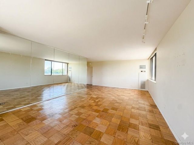 269-10 Grand Central Parkway 4O, Floral Park, NY 11005