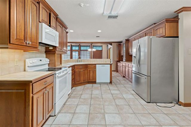 333 Jeanine Street, Lake Charles, LA 70605