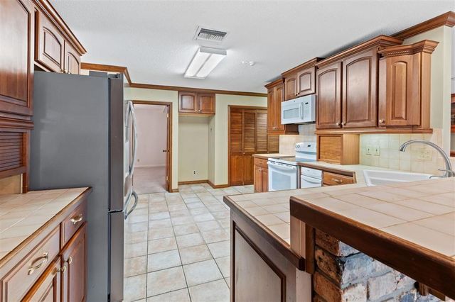 333 Jeanine Street, Lake Charles, LA 70605