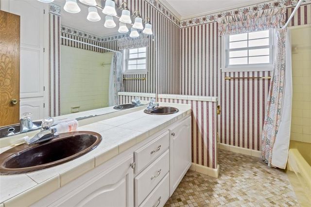 333 Jeanine Street, Lake Charles, LA 70605