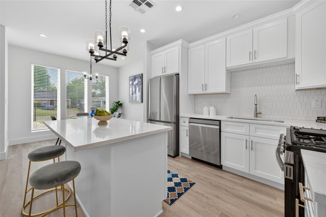 5027 Willow Glen Drive A-B, Houston, TX 77033