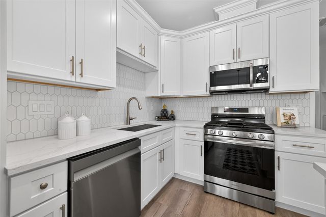 5027 Willow Glen Drive A-B, Houston, TX 77033