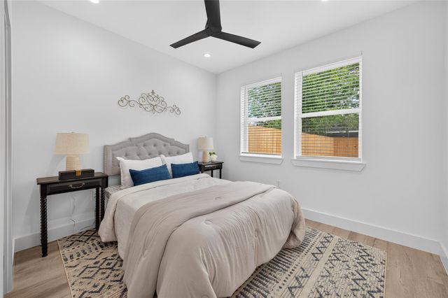 5027 Willow Glen Drive A-B, Houston, TX 77033