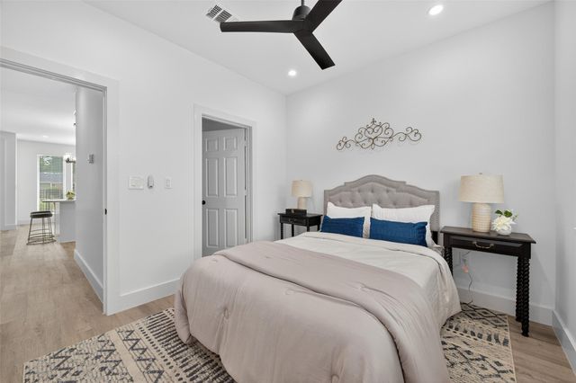 5027 Willow Glen Drive A-B, Houston, TX 77033