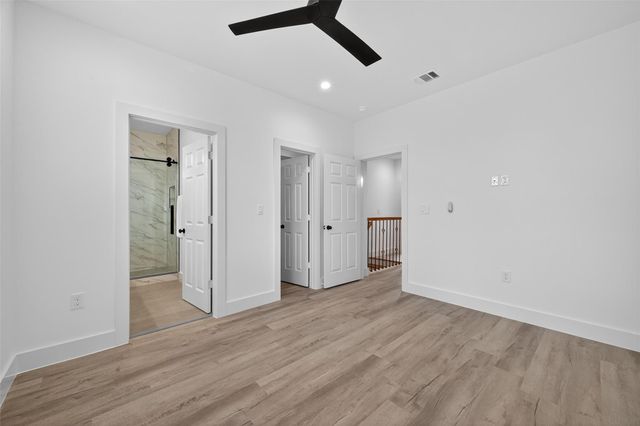 5027 Willow Glen Drive A-B, Houston, TX 77033