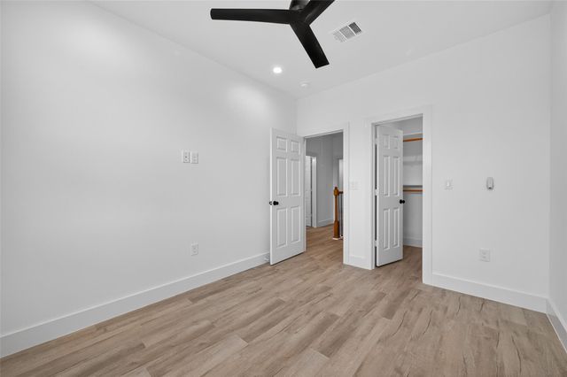 5027 Willow Glen Drive A-B, Houston, TX 77033