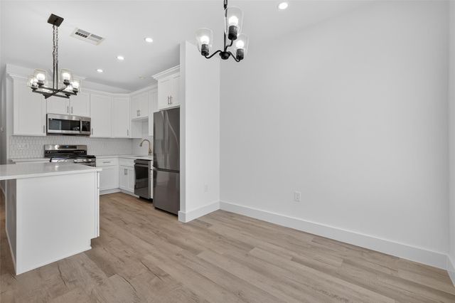 5027 Willow Glen Drive A-B, Houston, TX 77033