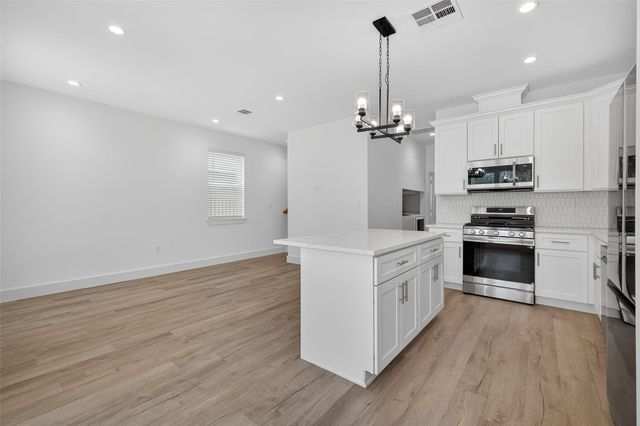 5027 Willow Glen Drive A-B, Houston, TX 77033