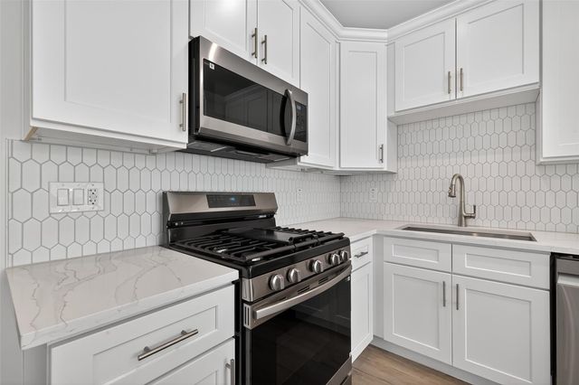 5027 Willow Glen Drive A-B, Houston, TX 77033