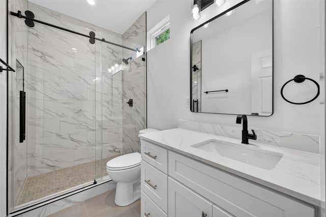 5027 Willow Glen Drive A-B, Houston, TX 77033