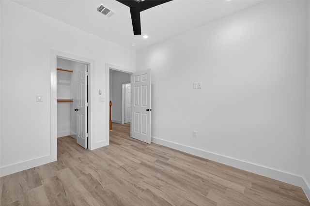 5027 Willow Glen Drive A-B, Houston, TX 77033