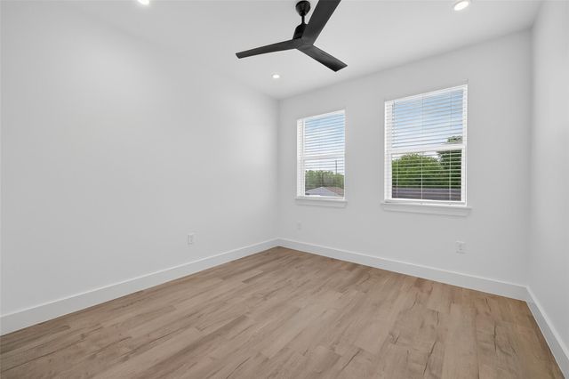 5027 Willow Glen Drive A-B, Houston, TX 77033