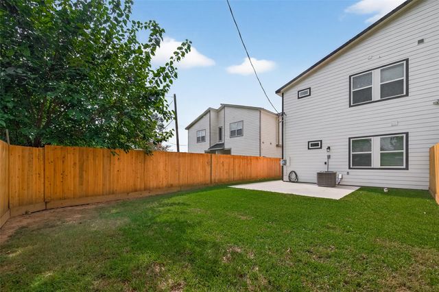 5027 Willow Glen Drive A-B, Houston, TX 77033