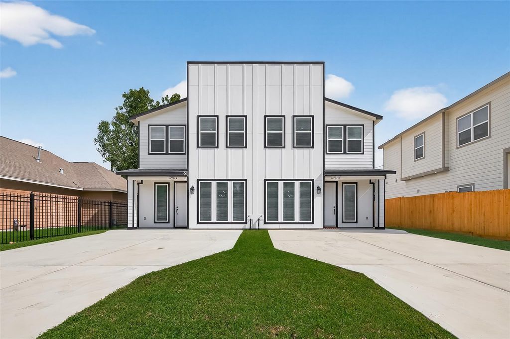 5027 Willow Glen Drive A-B, Houston, TX 77033