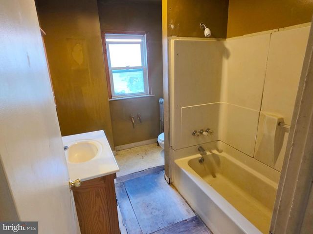 414 W CHERRY ST, Vineland, NJ 08360