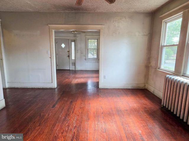 414 W CHERRY ST, Vineland, NJ 08360