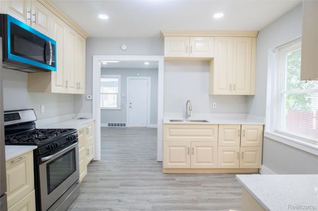 633 N Perry Street, Pontiac, MI 48342