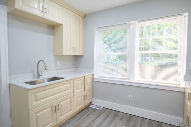 633 N Perry Street, Pontiac, MI 48342