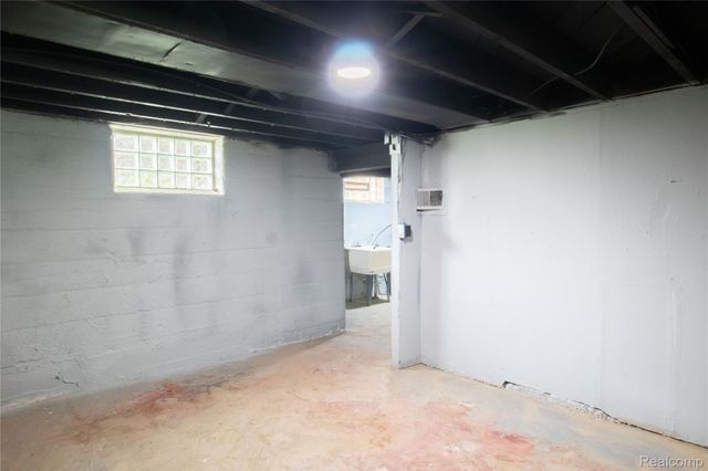 633 N Perry Street, Pontiac, MI 48342