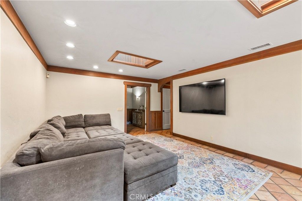 Image 11 of property listing at 2293 Bonnie Brae, Claremont, CA 91711