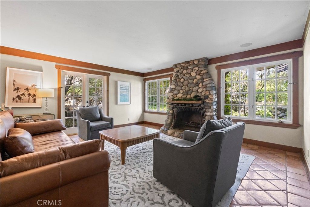 Image 15 of property listing at 2293 Bonnie Brae, Claremont, CA 91711