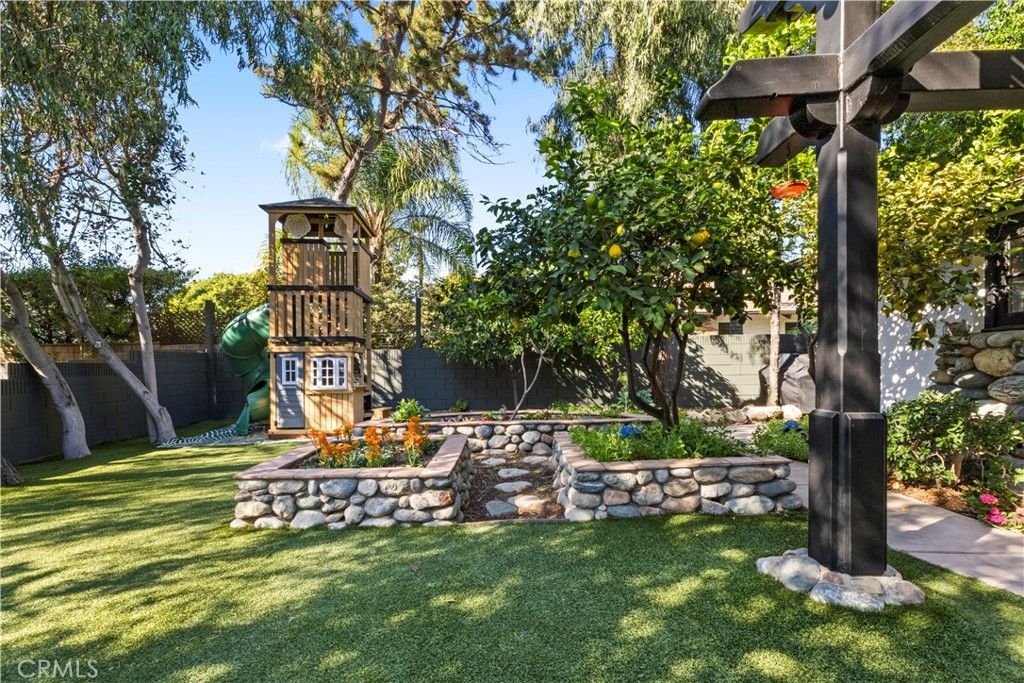 Image 49 of property listing at 2293 Bonnie Brae, Claremont, CA 91711