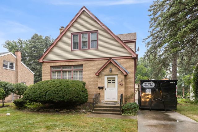 421 W Alexander Boulevard, Elmhurst, IL 60126