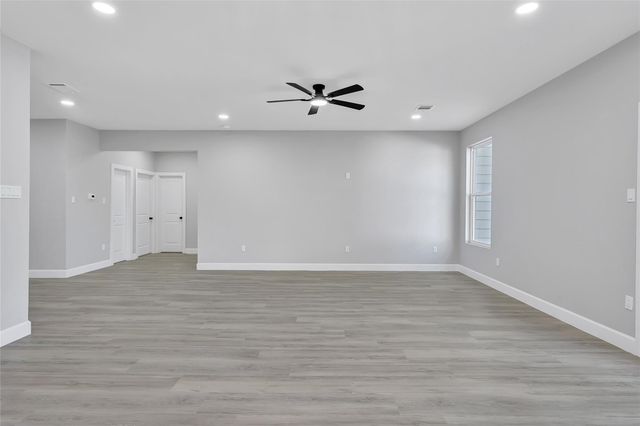 9026 Lawncliff Lane, Houston, TX 77040