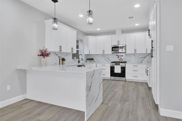 9026 Lawncliff Lane, Houston, TX 77040