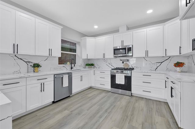 9026 Lawncliff Lane, Houston, TX 77040