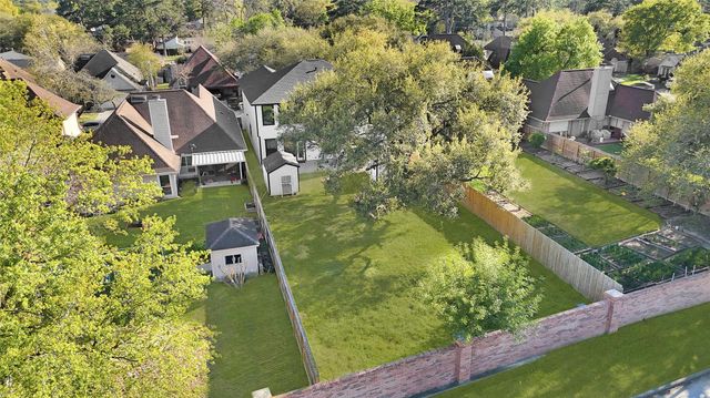 9026 Lawncliff Lane, Houston, TX 77040
