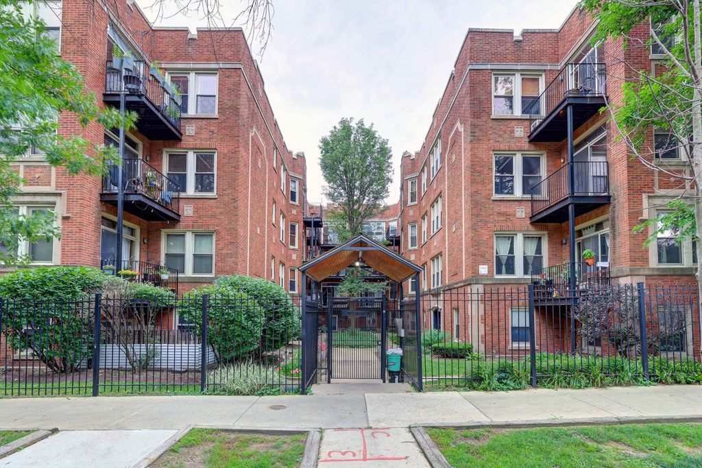 1663 W Pratt Boulevard 2, Chicago, IL 60626