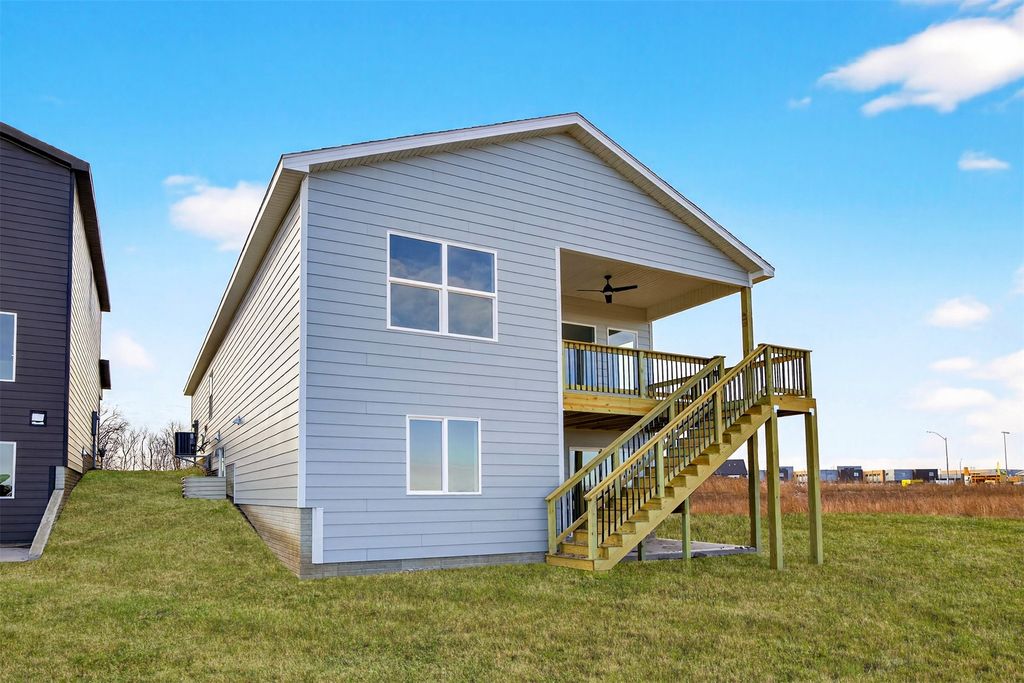 1085 NW Macarthur Lane, Waukee, IA 50263