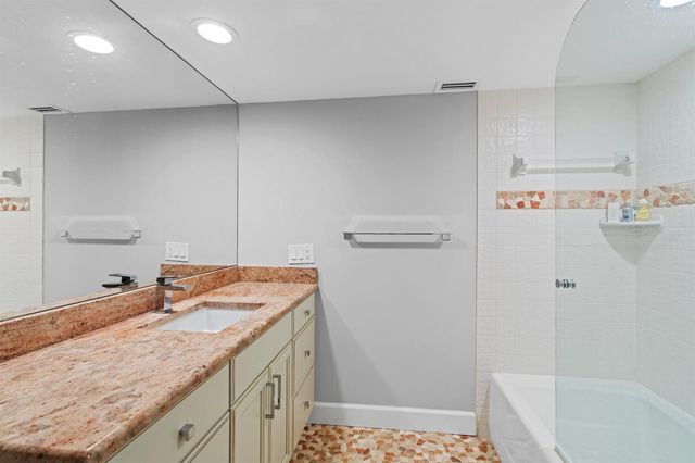 2435 Presidential Way G, West Palm Beach, FL 33401