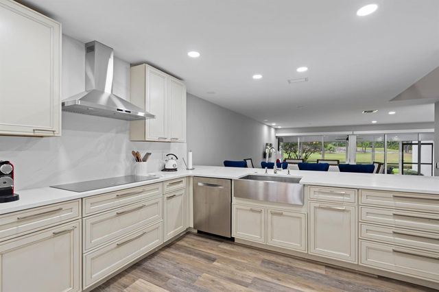 2435 Presidential Way G, West Palm Beach, FL 33401