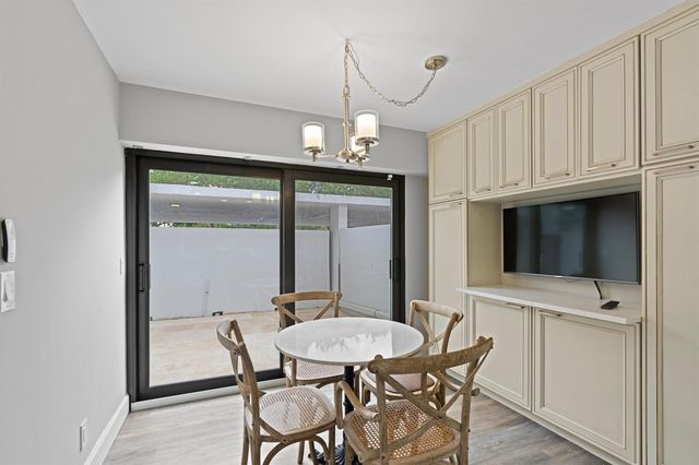 2435 Presidential Way G, West Palm Beach, FL 33401