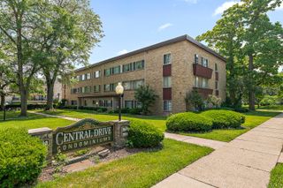 2648 Central Drive GN, Flossmoor, IL 60422