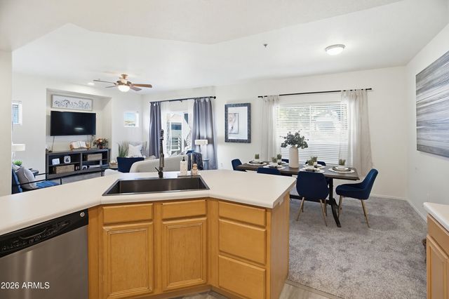 7401 W ARROWHEAD CLUBHOUSE Drive 2040, Glendale, AZ 85308