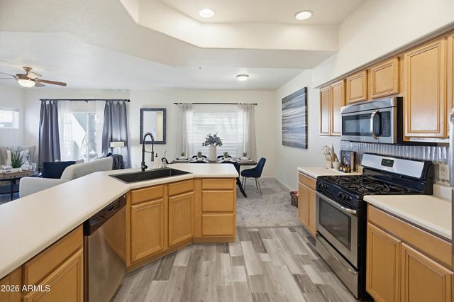 7401 W ARROWHEAD CLUBHOUSE Drive 2040, Glendale, AZ 85308