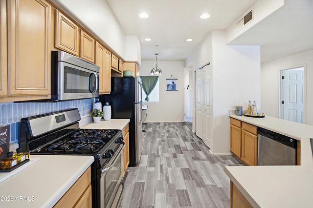 7401 W ARROWHEAD CLUBHOUSE Drive 2040, Glendale, AZ 85308