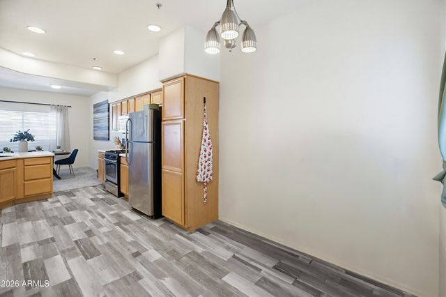 7401 W ARROWHEAD CLUBHOUSE Drive 2040, Glendale, AZ 85308