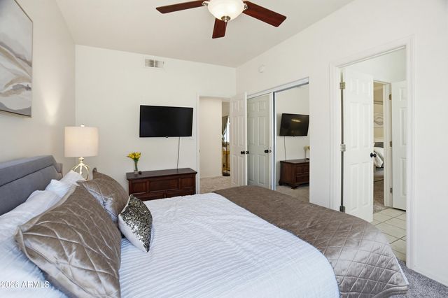 7401 W ARROWHEAD CLUBHOUSE Drive 2040, Glendale, AZ 85308