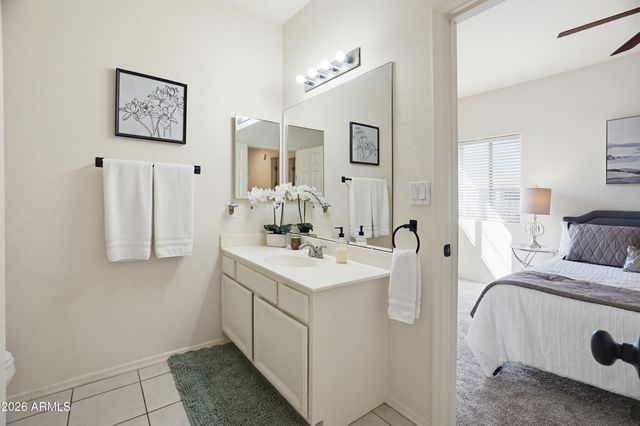 7401 W ARROWHEAD CLUBHOUSE Drive 2040, Glendale, AZ 85308