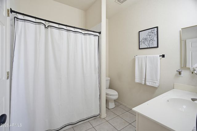 7401 W ARROWHEAD CLUBHOUSE Drive 2040, Glendale, AZ 85308