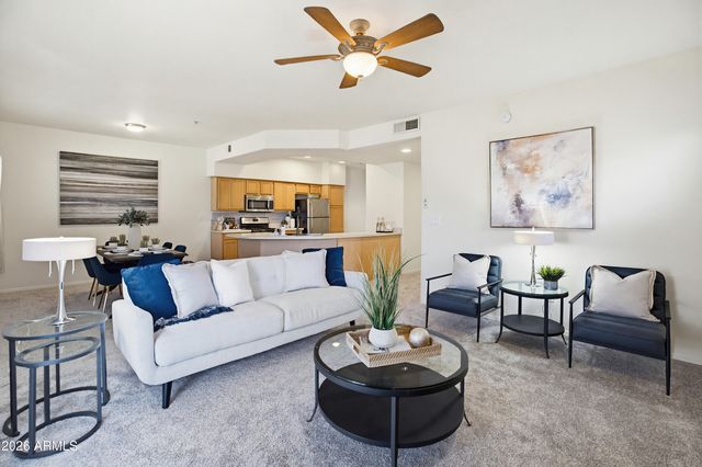 7401 W ARROWHEAD CLUBHOUSE Drive 2040, Glendale, AZ 85308