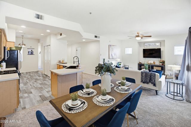 7401 W ARROWHEAD CLUBHOUSE Drive 2040, Glendale, AZ 85308