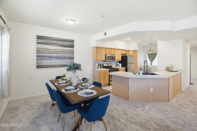 7401 W ARROWHEAD CLUBHOUSE Drive 2040, Glendale, AZ 85308