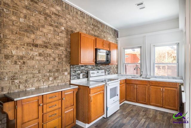 302 Estates Way, Warner Robins, GA 31088