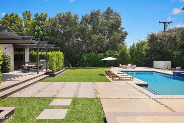4909 Gould Avenue, La Canada Flintridge, CA 91011